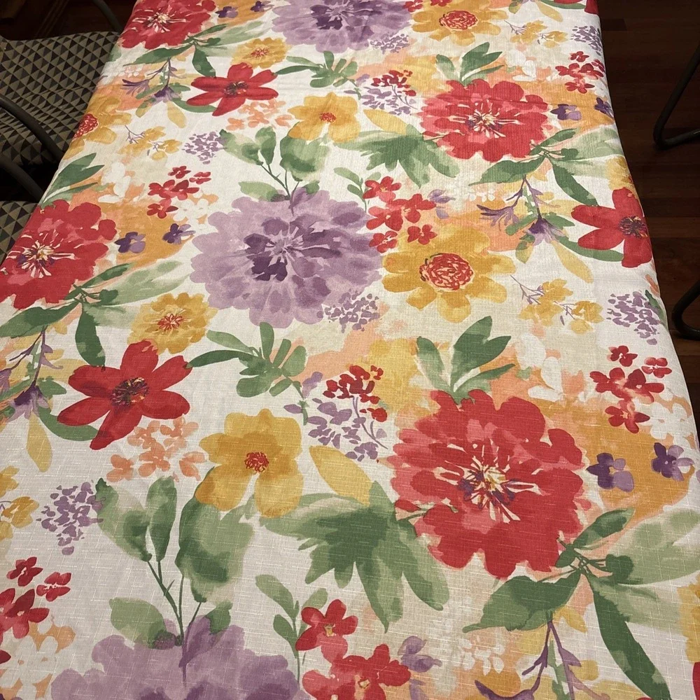 P.‎ Kaufmann Watercolor Summer Floral Tablecloth Poly Blend Rectangle 81
